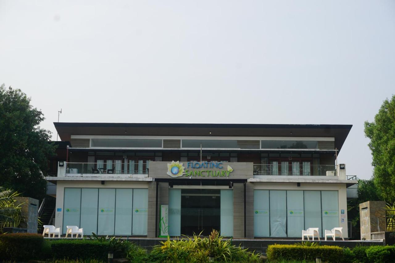 Floating Sanctuary Resort Powered By Cocotel Bulacan Exterior photo